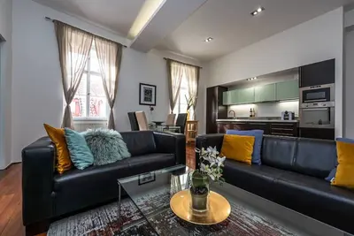 Image de Spacious elegant apartment at the Old Town Square