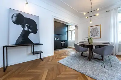 Image de Luxury apartment by the embankment, city centre