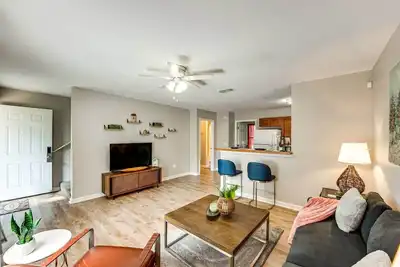 Image de Work & Explore: Tallahassee Townhome
