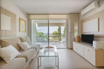 Image de SunAndBed Cye – Appartement de luxe avec vue sur la mer et grande piscine