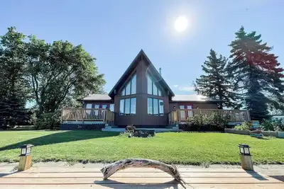 Image de 4 season cabin on Lake Manitoba with 4 beds/ 2. 5 baths and private beach