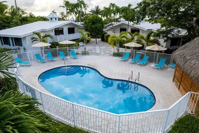Image de Experience Island Life | Free Breakfast & Parking | Pool | Pets Are Welcome