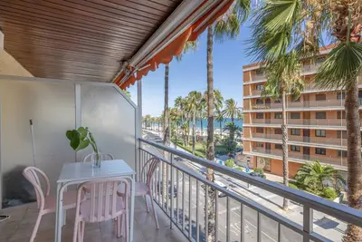 Image de SunAndBed Miramar – Appartement en première ligne avec vue mer