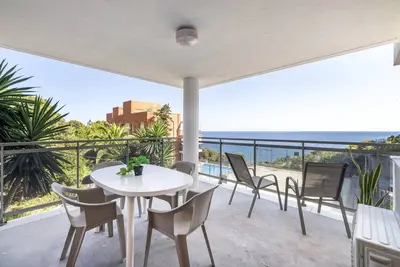 Image de SunAndBed Faro – Appartement avec vue imprenable sur la mer à Salou
