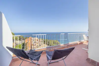 Image de Superbe penthouse SunAndBed Faro avec vue mer, piscine et terrasse à Salou