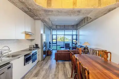 Image de Urban Chic Retreat Stunning Mountain Views by Ctha