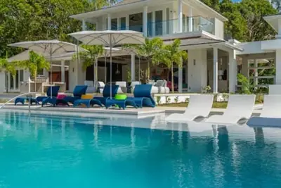Image de La Dolce Vita at Sandy Lane Estate by Young Estates