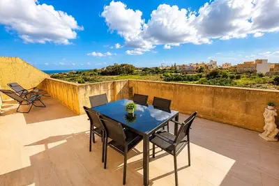Image de Elegant Penthouse with Country Views & Complimentary Parking