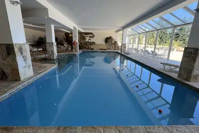 Image de 2 Scenic Stays with Free Breakfast, Indoor Pool Access & Near Cerro Otto