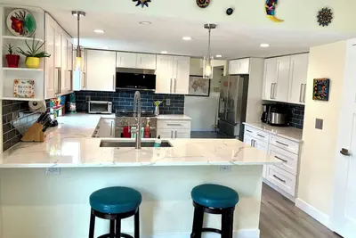 Image de Spacious 4-bedroom house in Lafayette one block from lake.