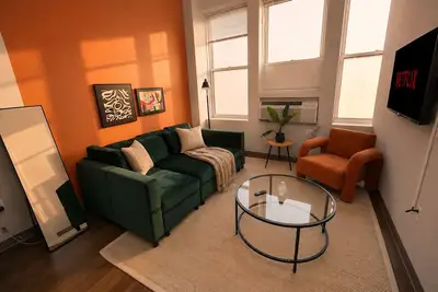 Image de Downtown Milwaukee 2br – 5 Min Walk to RiverWalk
