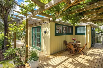 Image de Wisteria Cottage - A Hidden Oneroa Escape