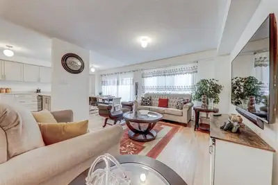 Image de Spacious Modern 4br Home | Family & Group Getaway, a minute walk to Lake Ontario