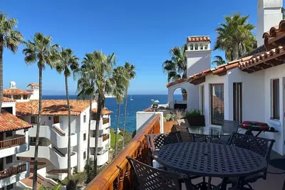 Image de Stunning condo with golf cart, pool, gym, beach. Couples, family, friend groups!