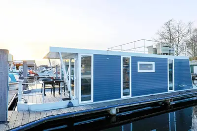 Image de Escapade en péniche avec terrasse sur le toit