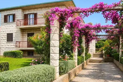 Image de 4 bedroom amazing apartment in Supetar