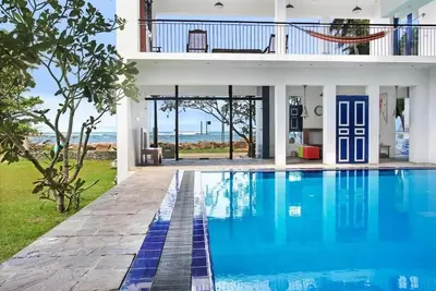 Image de 8 Br Beachfront Luxury Villa