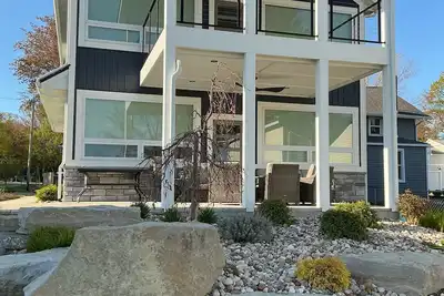 Image de Luxury Spring Lake Retreat, 8br w/ Lake Views & Ensuite Baths