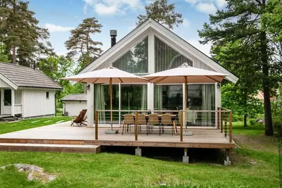 Image de Stylish 3-Bedroom Home by Forest & Swimming Spots