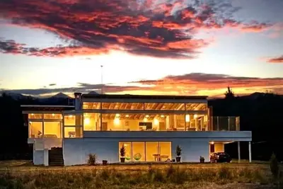 Image de Casa de Vidrio: Eco Lux Refuge with Jacuzzi, fireplace and volcano view.