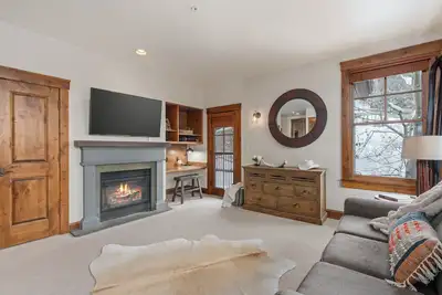 Image de Outpost: Grand View 363s - Air Conditioning!