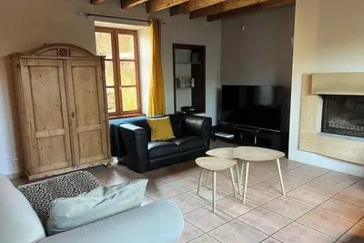 Image de Maison en galets avec piscine et jacuzzi