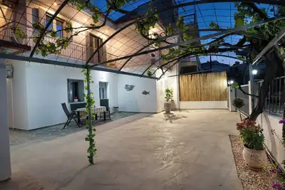 Image de Luxury Villa Yvonni is a cosy, modern new built villa with 2 separate apartments