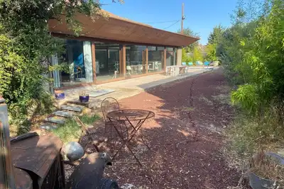 Image de Grand loft proche du centre avec jardin et piscine
