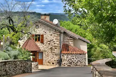 Image de Gite de felgines - Gite de caractère avec cheminée, jardin &ping pong