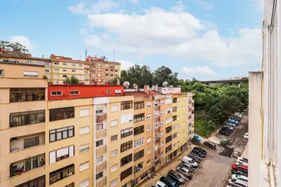 Image de Stylish 2br Flat with Balcony & Views in Belas