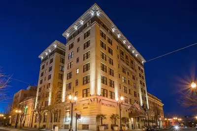 Image de Elegant Suite Stay | Pets Allowed | 0. 2 mi to Providence Park | Parking
