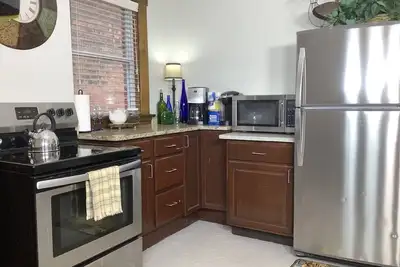 Image de 2 Bedroom, Near downtown, Ohio city, Tremont, and Central!