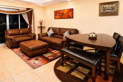 Image de Cozy 2br Condo • Welcoming • Retreat • Secure