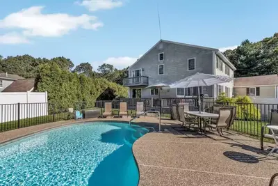 Image de Cape Cod Getaway   Also perfect for large groups attending upcoming Fifa games