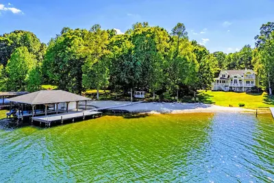 Image de New 7br Lakefront Lake Anna, Beach, Dock, Hot Tub