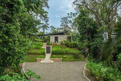 Image de Private Tropical Villa Minutes from the Beach