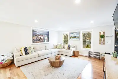Image de 4br Retreat w Hot Tub, Fire Pit & Game Room
