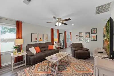 Image de Relaxing 2br 1ba Townhome • Loaded Amenities • Central Location Near I-40