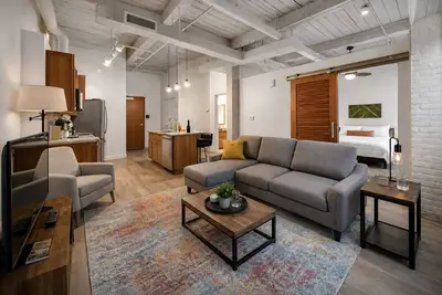 Image de Premium Loft Experience in Cleveland! Free Parking + Onsite Café