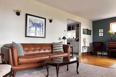Image de Lake Views, Historic 3br Basecamp Heart of Baddeck