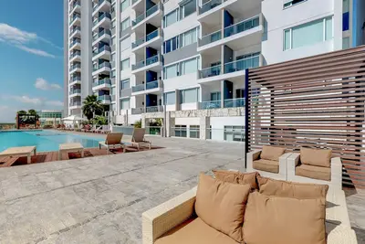 Image de Cancun Malecon 2br/2ba | Pool, Gym & Terrace