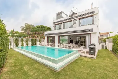 Image de Brand-new Luxurious Modern Villa on the beach