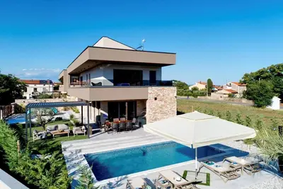 Image de Maison de vacances avec la piscine Marcana (K-26968)