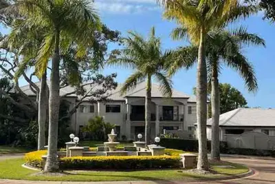 Image de 2 Bed / 2 Bath Garden Unit + Study in a Great Central Carrara Location