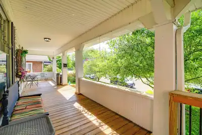 Image de Walk to State St! Bristol Craftsman w/ Backyard