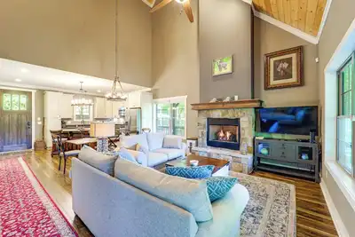 Image de Screened Porch! Wooded Getaway in North Cove