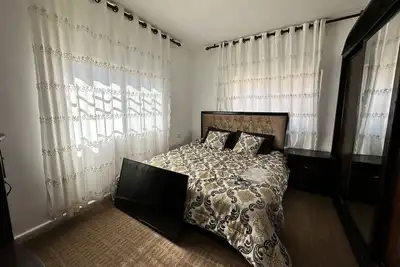 Image de Serene -bedroom apartment with Ac in charming Irbid