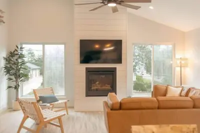 Image de Park Point Scandinavian Home, Heirloom Vacations