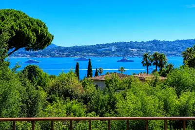 Image de Ideal Plages et Golf à 6 min, Belle Villa vue Mer et St Tropez 6 Chambres piscine