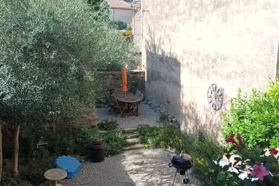 Image de \"La Maison\" : un lieu authentique et paisible à proximité de Carcassonne